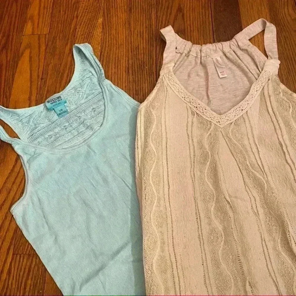 Bundle mossimo tanks and T-shirt women’s - Picture 2 of 11